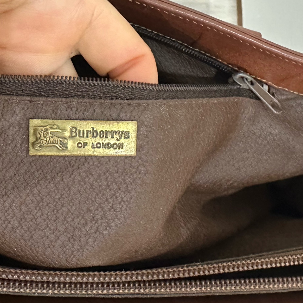 Burberry - Picture 13 of 17